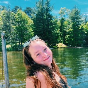 Meet your Posher, Carly